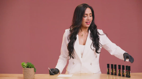 Marylin Jimenez presenta el pigmento Dynamic PMU 52 Royal Pink, mostrando cómo aporta naturalidad a las combinaciones de rojos en micropigmentación.