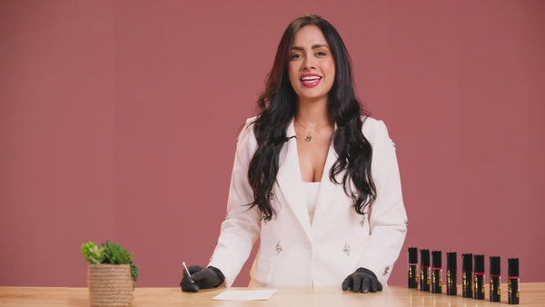Video de Marylin Jimenez demostrando el pigmento Dynamic PMU 12 Peach, ideal para camuflar y dar cobertura a labios oscuros con un toque natural.